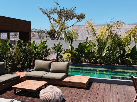 Tarima de madera natural vs. Composite: ¿Cuál es la mejor inversión para una casa en Mallorca?